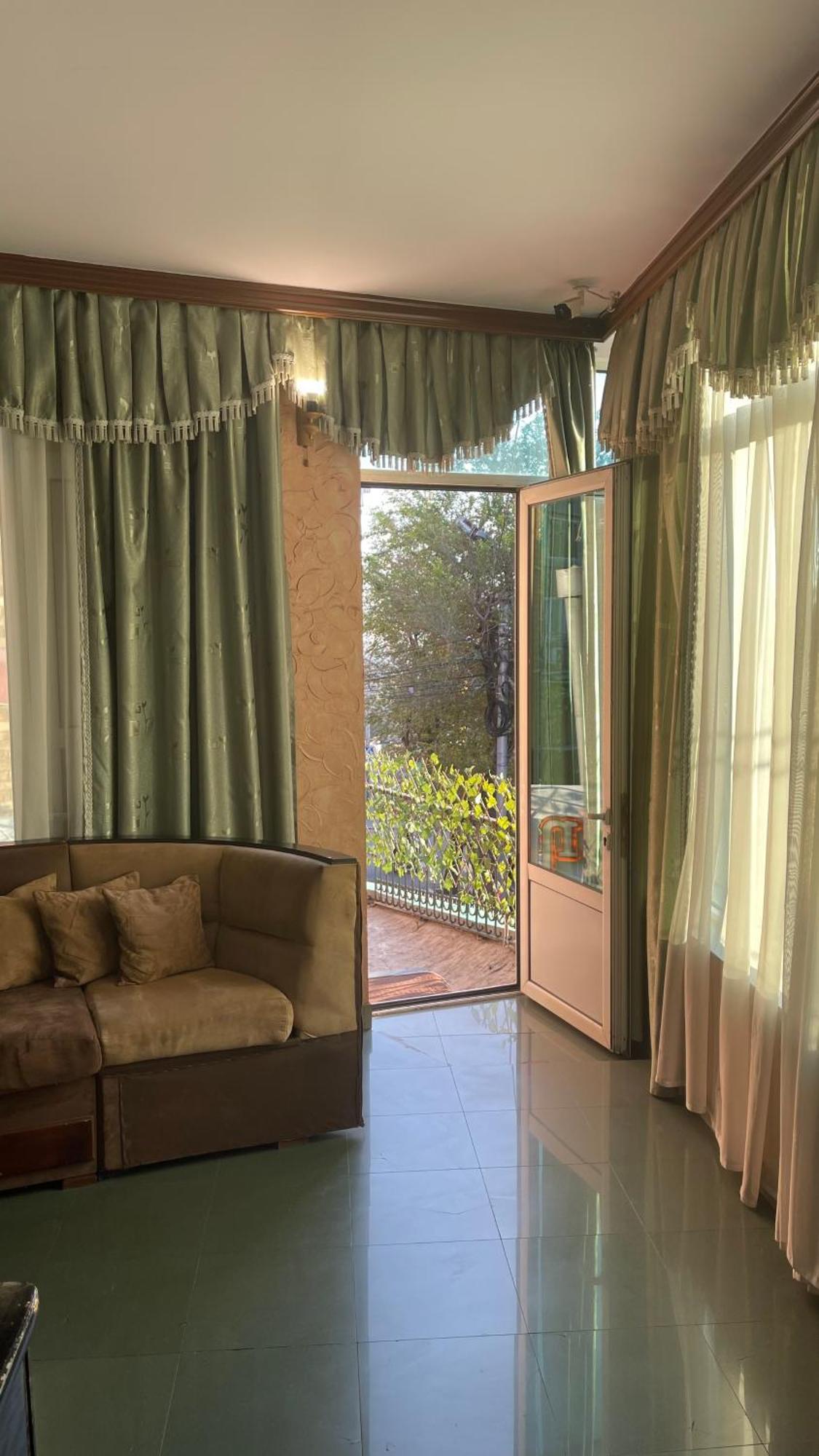 Citrus Guest House Yerevan Exterior photo